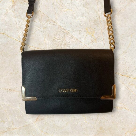 Calvin Klein NWOT Crossbody Bag with Gold Chain - Picture 1 of 6